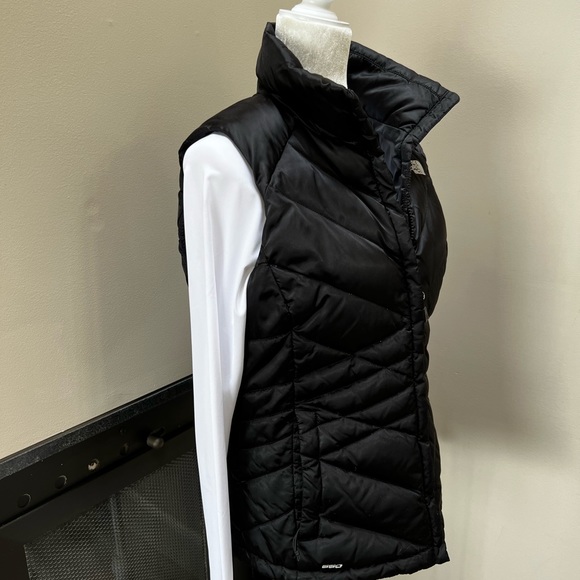 NORTH FACE DOWN VEST - Picture 6 of 12